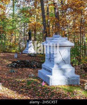 Monumenti dedicati ai soldati del Connecticut e della Pennsylvania su Brooke Avenue, nei Rose Woods, presso il Gettysburg National Military Park Foto Stock