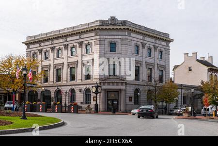 La banca nazionale della contea di Adams, edificio ACNB in Lincoln Square. Fondata nel 1857 in questa sede, Gettysburg, Pennsylvania, USA Foto Stock