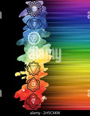 Set di chakra simbolo isolato su sfondo arcobaleno colori Foto Stock