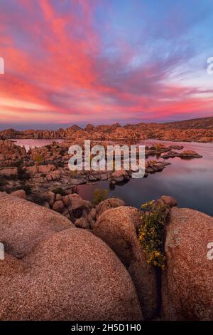 Watson Lago in Prescott, Arizona al tramonto Foto Stock
