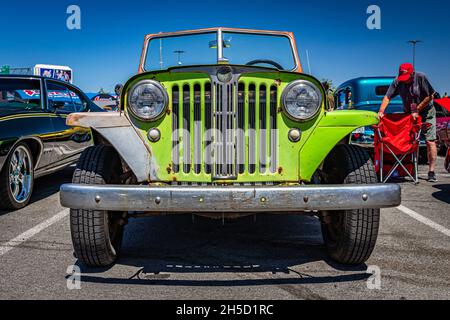 Reno, NV - 5 agosto 2021: 1948 Willys Overland Jeepster ad una mostra di auto locale. Foto Stock