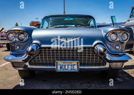 Reno, NV - 5 agosto 2021: 1957 Cadillac Eldorado Brougham ad una mostra di automobili locale. Foto Stock