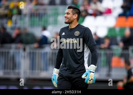 Venezia, Italia. 7 novembre 2021. Venezia's Sergio Romero Portrait durante Venezia FC vs AS Roma, italian soccer Series A match in Venice, Italy, November 07 2021 Credit: Independent Photo Agency/Alamy Live News Foto Stock