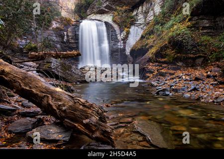 Il Looking Glass Falls - Pisgah National Forest - nei pressi di Brevard, North Carolina, STATI UNITI D'AMERICA Foto Stock