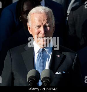 Washington, Stati Uniti 08 novembre 2021. 8 novembre 2021 - Washington, DC, Stati Uniti: Il presidente Joe Biden parla dei Milwaukee Bucks che hanno vinto il campionato NBA 2021. (Foto di Michael Brochstein/Sipa USA) Credit: Sipa USA/Alamy Live News Foto Stock