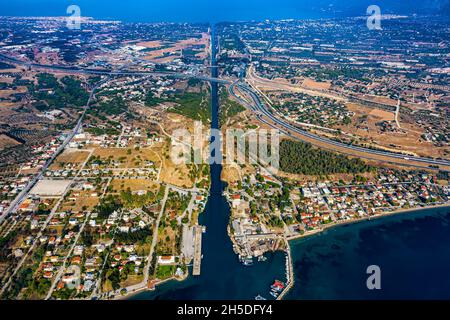 Korinth Kanal in Griechenland aus der Luft | Corinth Canal dall'alto Foto Stock