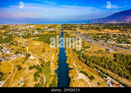 Korinth Kanal in Griechenland aus der Luft | Corinth Canal dall'alto Foto Stock
