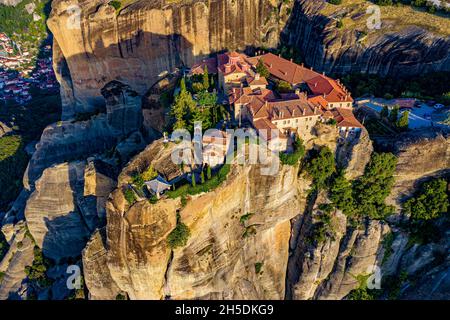 Meteora Klöster aus der Luft | Monasteri Meteora dall'alto Foto Stock