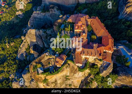 Meteora Klöster aus der Luft | Monasteri Meteora dall'alto Foto Stock