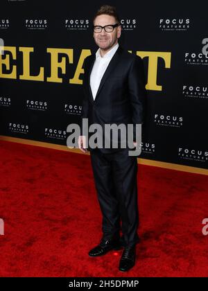 Los Angeles, Stati Uniti. 8 novembre 2021. LOS ANGELES, CALIFORNIA, USA - 08 NOVEMBRE: L'attore Kenneth Branagh arriva al Los Angeles Premiere of Focus Features' 'Belfast' tenuto presso l'Academy Museum of Motion Pictures l'8 novembre 2021 a Los Angeles, California, Stati Uniti. (Foto di Xavier Collin/Image Press Agency) Credit: Image Press Agency/Alamy Live News Foto Stock
