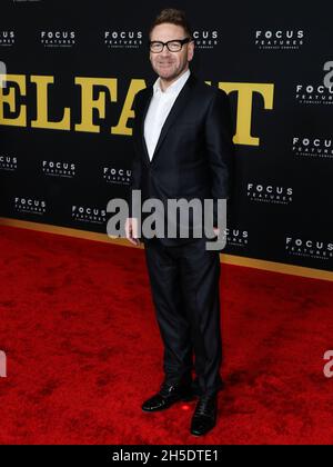 Los Angeles, Stati Uniti. 8 novembre 2021. LOS ANGELES, CALIFORNIA, USA - 08 NOVEMBRE: L'attore Kenneth Branagh arriva al Los Angeles Premiere of Focus Features' 'Belfast' tenuto presso l'Academy Museum of Motion Pictures l'8 novembre 2021 a Los Angeles, California, Stati Uniti. (Foto di Xavier Collin/Image Press Agency/Sipa USA) Credit: Sipa USA/Alamy Live News Foto Stock