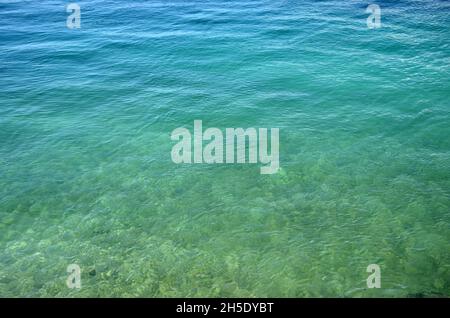 Alcune foto dal bel mare luminoso che circonda l'isola di Ortigia, a Siracusa, antica colonia greca, scattate durante un viaggio estivo in Sicilia. Foto Stock