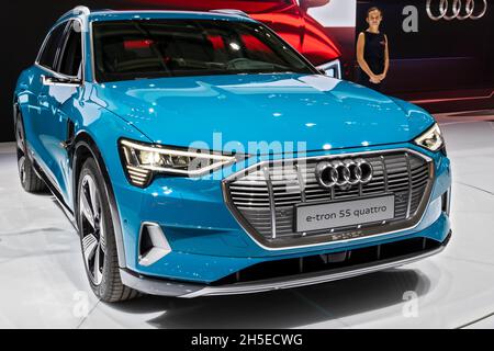 Audi e-tron 55 vettura elettrica suv quattro presentata al Salone di Parigi. Parigi, Francia - 2 ottobre 2018. Foto Stock