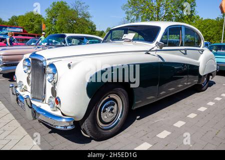 1959 Jaguar MK9 classic car sul parcheggio di Rosmalen, Paesi Bassi - 8 maggio 2016 Foto Stock