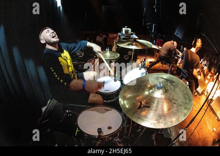 Copenaghen, Danimarca. 06 novembre 2021. La band metal danese LLNN suona un concerto dal vivo al Pumephuset di Copenaghen. (Photo credit: Gonzales Photo - Peter Troest). Foto Stock