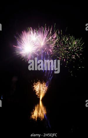 Fuochi d'artificio, Lago di San Lorenzo, Fiastra, Marche, Italia, Europa Foto Stock