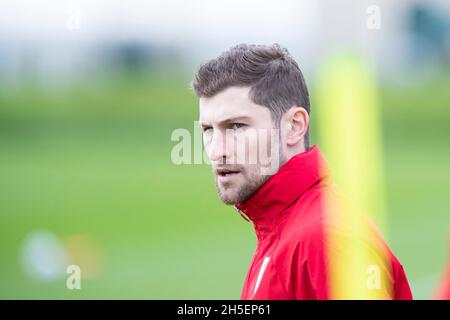 Hensol, Galles, Regno Unito. 9 novembre 2021. Ben Davies durante l'allenamento della nazionale di calcio del Galles al vale Resort, davanti alle due finali della Coppa del mondo 2022 partite di qualificazione contro Bielorussia e Belgio. Credit: Mark Hawkins/Alamy Live News Foto Stock