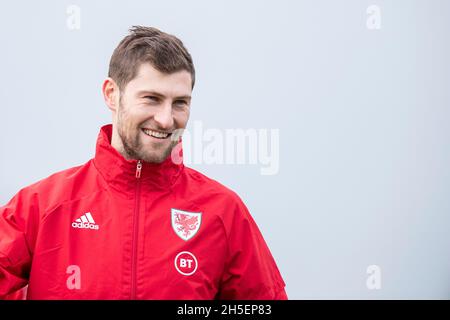 Hensol, Galles, Regno Unito. 9 novembre 2021. Ben Davies durante l'allenamento della nazionale di calcio del Galles al vale Resort, davanti alle due finali della Coppa del mondo 2022 partite di qualificazione contro Bielorussia e Belgio. Credit: Mark Hawkins/Alamy Live News Foto Stock