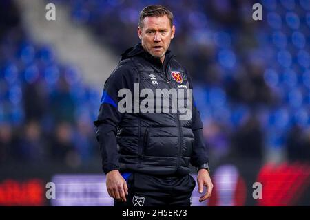 GENK, BELGIO - 4 NOVEMBRE: Il primo Team Coach Kevin Nolan del West Ham United si presenta durante il Gruppo H - UEFA Europa League partita tra KRC Genk e West Ham United alla Cegeka Arena il 4 novembre 2021 a Genk, Belgio (Foto di Joris Verwijst/Orange Pictures) Foto Stock