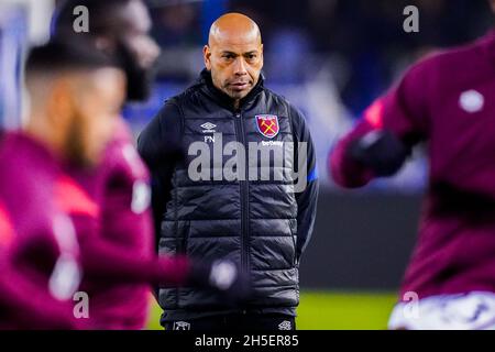 GENK, BELGIO - 4 NOVEMBRE: Il primo Team Coach Paul Nevin del West Ham United si presenta durante il Gruppo H - UEFA Europa League partita tra KRC Genk e West Ham United alla Cegeka Arena il 4 novembre 2021 a Genk, Belgio (Foto di Joris Verwijst/Orange Pictures) Foto Stock