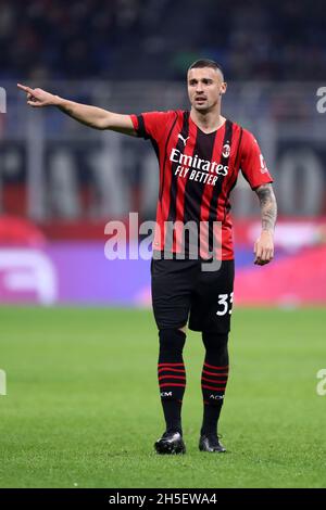 Rade Krunic di AC Milan gesticola durante la serie A match tra AC Milan e FC Internazionale . Foto Stock