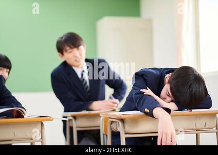 Studenti giapponesi in classe Foto Stock