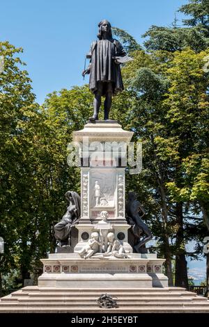 Statua del pittore Raffaello (Raffaello Sanzio) nella sua città natale di Urbino, Marche, Italia, Europa Foto Stock