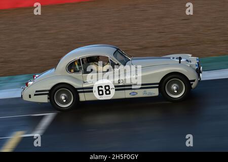 Marc Gordon, Read Gomm, Jaguar XK140, RAC Woodcote Trophy per auto sportive e alcuni piloti sportivi che hanno gareggiato dopo la seconda guerra mondiale fino alla fine del 1955, e. Foto Stock