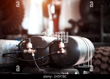 Due bombole di ferro a gas per automobili. Foto Stock