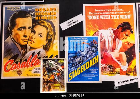 Inghilterra, Hampshire, Basingstoke, Milestones Museum, esposizione di Odean Cinema Vintage poster di film Foto Stock