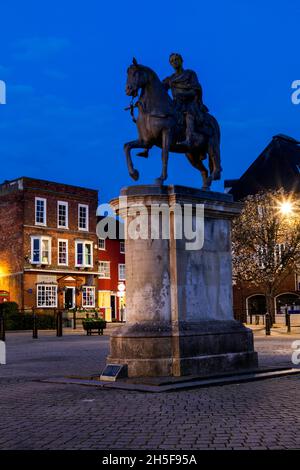 Inghilterra, Hampshire, Petersfield, Statua equestre del Principe Guglielmo III a cavallo Foto Stock