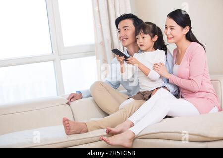 Famiglia felice e amorevole di tre Foto Stock