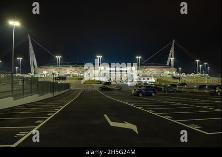Torino, Italia. 9 novembre 2021. Stadio Allianz, 09.11.21 Vista esterna Stadio Allianz a Torino Cristiano Mazzi/SPP Credit: SPP Sport Press Photo. /Alamy Live News Foto Stock