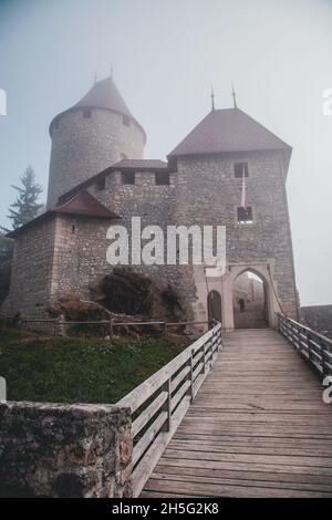 Vista dal castello di Žovnek in Slovenia Foto Stock