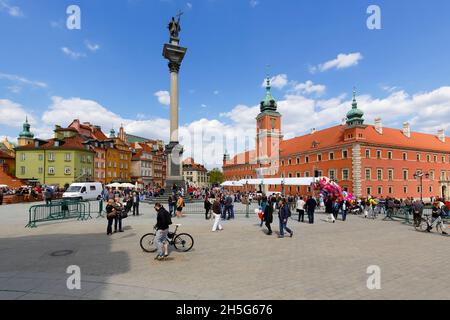 Varsavia, Polonia - 03 maggio 2015: Colonna di Sigismund, la statua del re Sigismund III Vasa situata nella Piazza del Castello, costruita tra il 1643 e il 1644, disegno Foto Stock