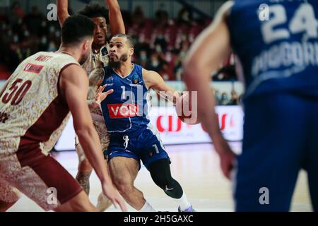 Venezia, Italia, 09/11/2021, Palasport Taliercio, Venezia, Italia, 09 novembre 2021, Justin Cobbs (Buducnost Voli Podgorica) durante l'Umana Reyer Venezia vs Buducnost Voli Podgorica - Basketball Eurocup Championship Foto Stock