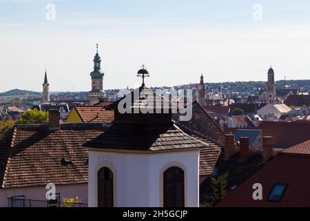 Torri di Sopron viste da Becsi-domb, Sopron, Ungheria Foto Stock