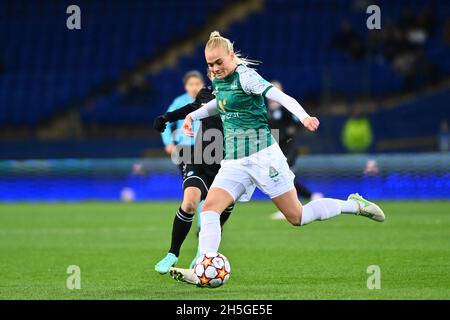 KHARKIV, UCRAINA - 8 NOVEMBRE 2021: La partita Women Champions League WFC Kharkiv vs WFC Breidablik Foto Stock