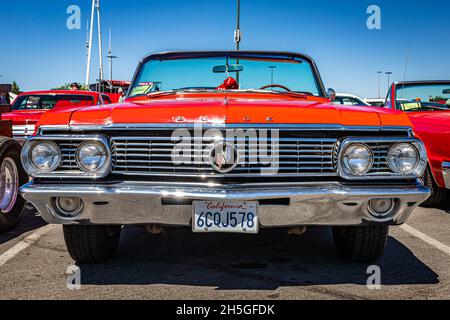 Reno, NV - 5 agosto 2021: 1963 Buick LeSaber Convertibile ad una fiera locale. Foto Stock