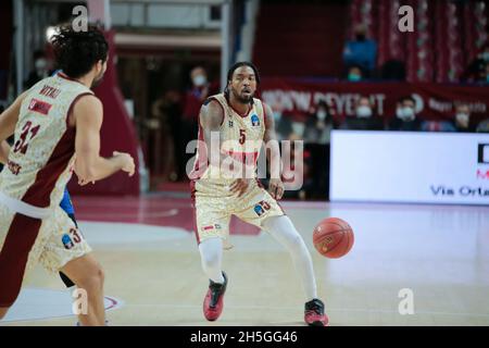 Venezia, Italia. 9 novembre 2021. Julyan Stone (Umana Reyer Venezia) durante la stagione di Umana Reyer Venezia vs Buducnost volo Podgorica, Basketball Eurocup Championship a Venezia, Italia, Novembre 09 2021 Credit: Independent Photo Agency/Alamy Live News Foto Stock