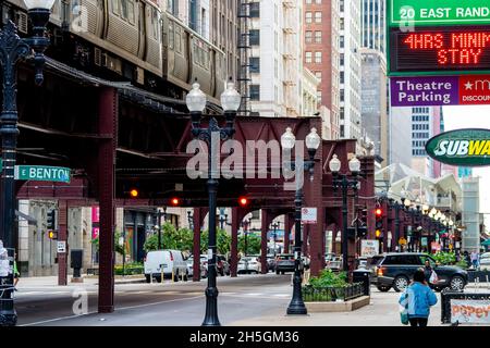 L'L', il sistema di transito rapido di Chicago che sposta le persone su piste sopraelevate nell'area della metropoli di Chicago, il, USA Foto Stock