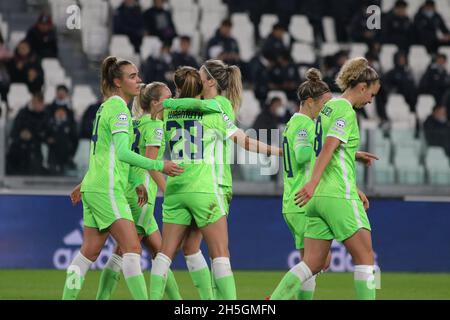 Torino, Italia. 9 novembre 2021. Wolfsburg festeggia durante la Juventus FC vs VLF Wolfsburg, UEFA Champions League Women football match a Torino, Italia, Novembre 09 2021 credito: Agenzia fotografica indipendente/Alamy Live News Foto Stock