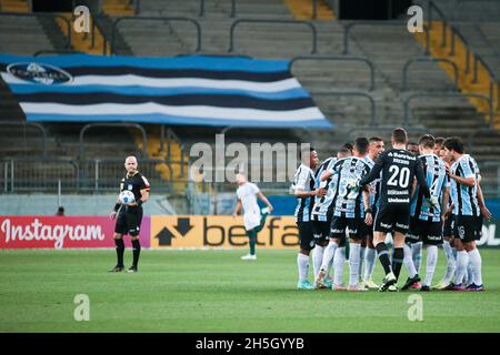 9 novembre 2021, Porto Alegre, Rio Grande do sul, USA: Campionato brasiliano di calcio: Gremio e Fluminense. 9 novembre 2021, Porto Alegre, Brasile: Partita di calcio tra Gremio e Fluminense, valida per il 31° round del Campionato di calcio brasiliano, tenutosi martedì (9) all'Arena do Gremio Stadium di Porto Alegre. Gremio ha vinto 1-0, con un gol segnato da Diego Souza. Credit: Matheus PE/TheNews2 (Credit Image: © Matheus PE/TheNEWS2 via ZUMA Press Wire) Foto Stock