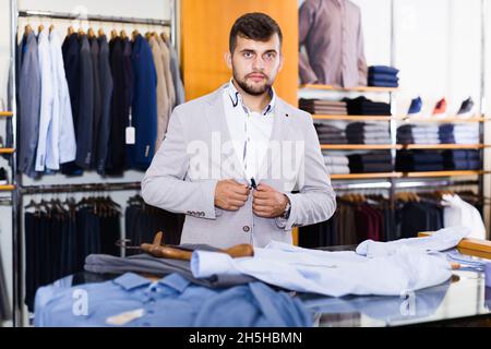 Bel giubbotto maschio di scelta del cliente Foto Stock