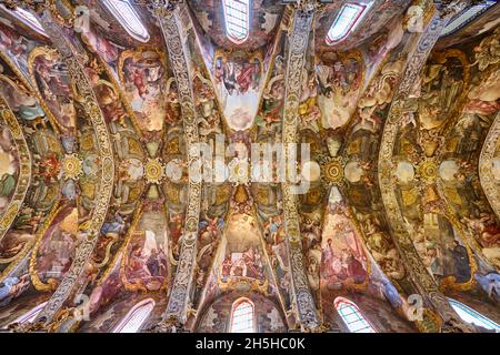 Tetto verniciato. Chiesa di San Nicolas nel centro di Valencia. Spagna Foto Stock