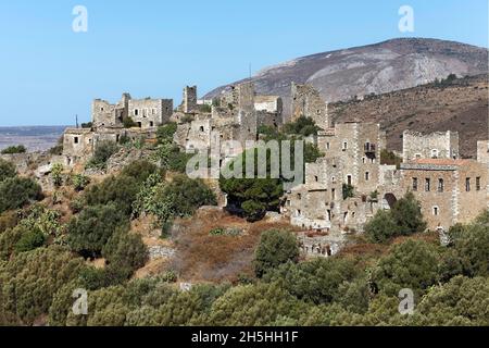 Villaggio abbandonato con torri residenziali in pietra, Vathia, penisola del mani meridionale, Laconia, Peloponneso, Grecia Foto Stock