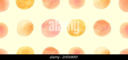 Stampa carta da imballaggio gialla. Rosso Grunge cerchi ornamento. Colorazione disegnata a mano arancione. Tessuto geometrico astratto. Modello di carta da imballaggio. Acquerello Blo Foto Stock