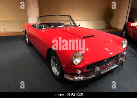 Ferrari Convertible Serie 2 dal 1963, Car Collection of Prince Rainier III, Monaco, Monaco Ville, Monaco Foto Stock