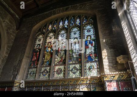 Vetrate colorate, All Hallows Church, Wellingborough, Northamptonshire, Regno Unito Foto Stock