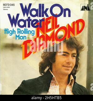 Copertina singola vintage - 1973 - Neil Diamond - Walk on Water - D. Foto Stock